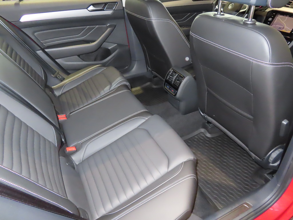 Volkswagen Passat EHJ75K