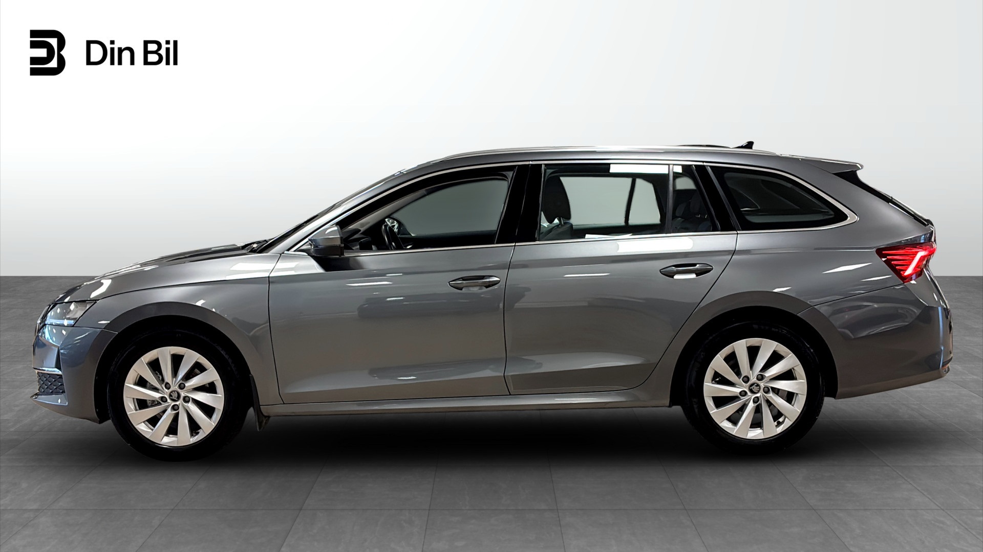 Skoda Octavia Combi EHM62D
