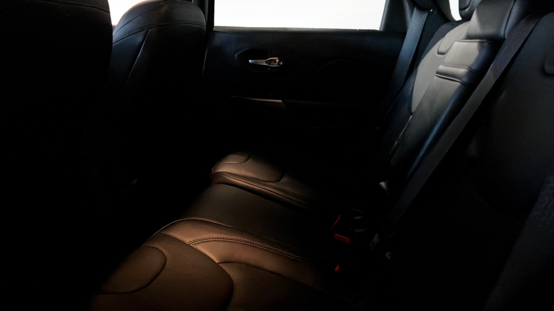 Jeep Cherokee EJD86T