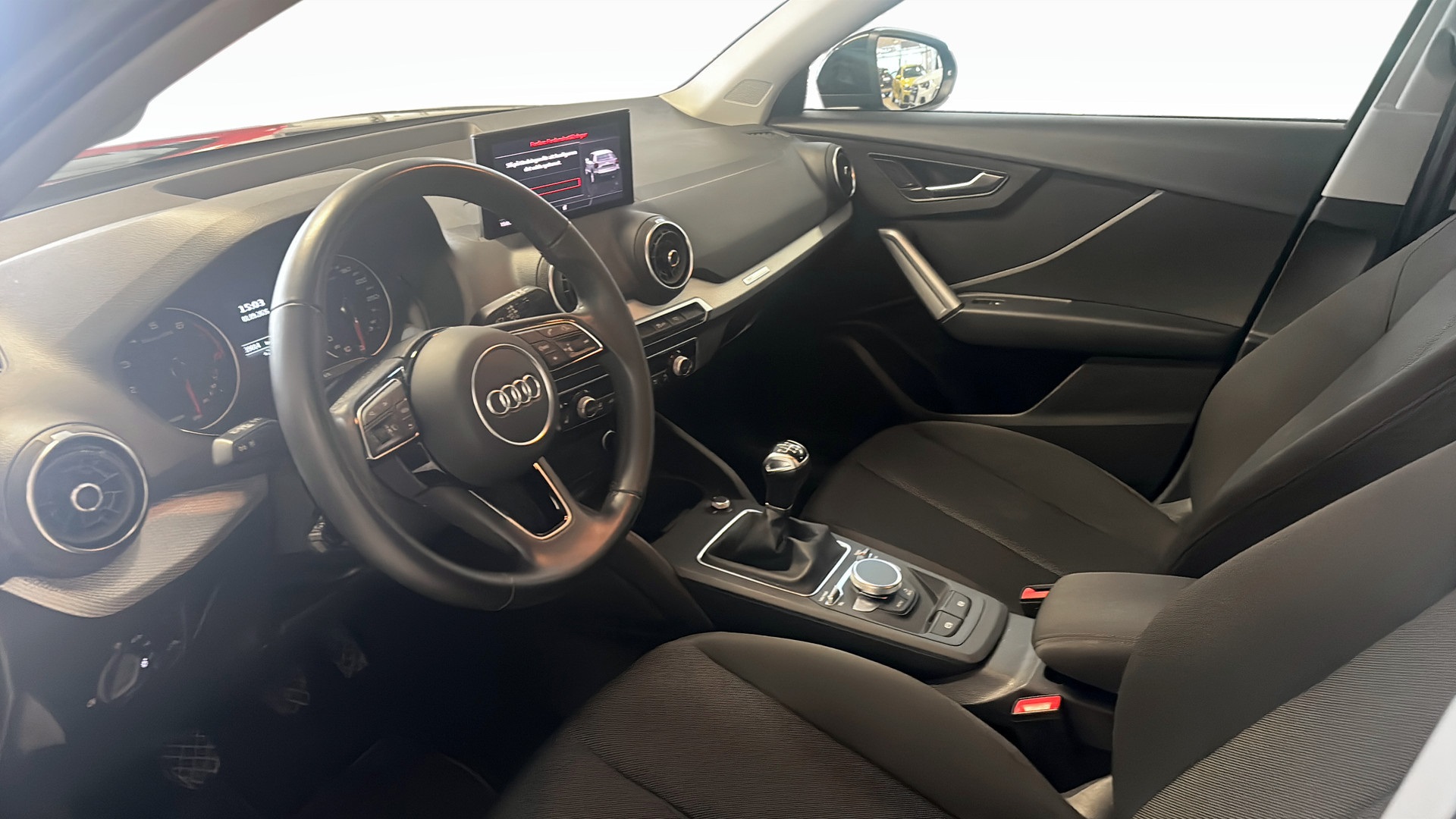 Audi Q2 EJG07W