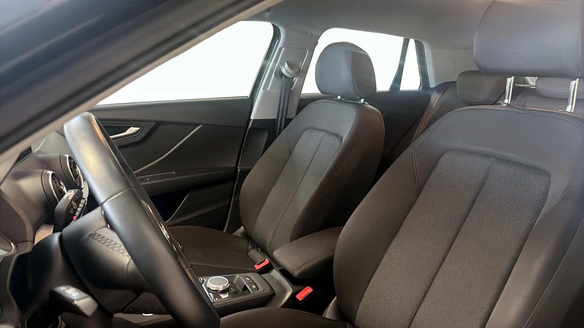 Audi Q2 EJG07W