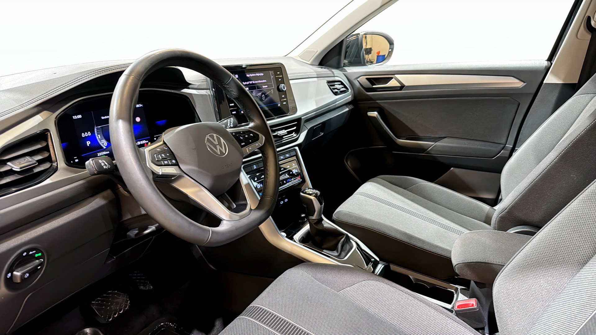 Volkswagen T-Roc EJJ04G