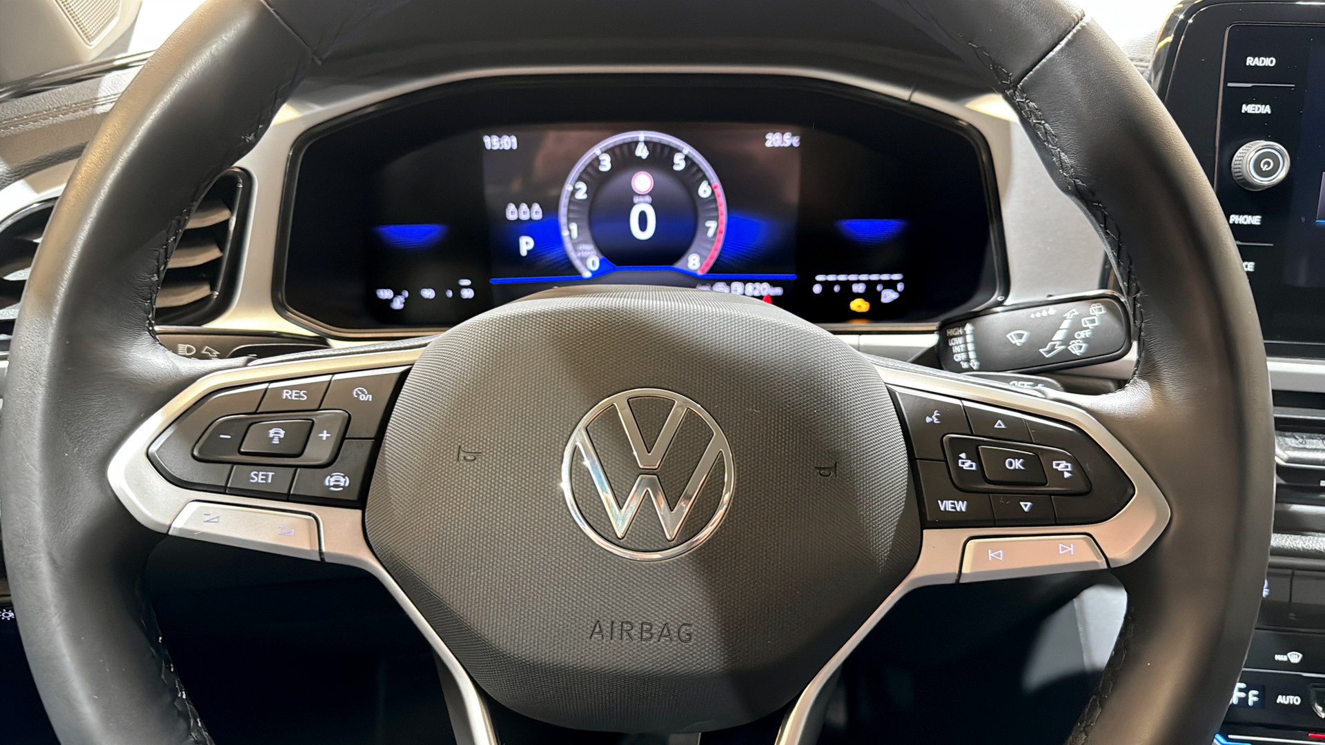 Volkswagen T-Roc EJJ04G