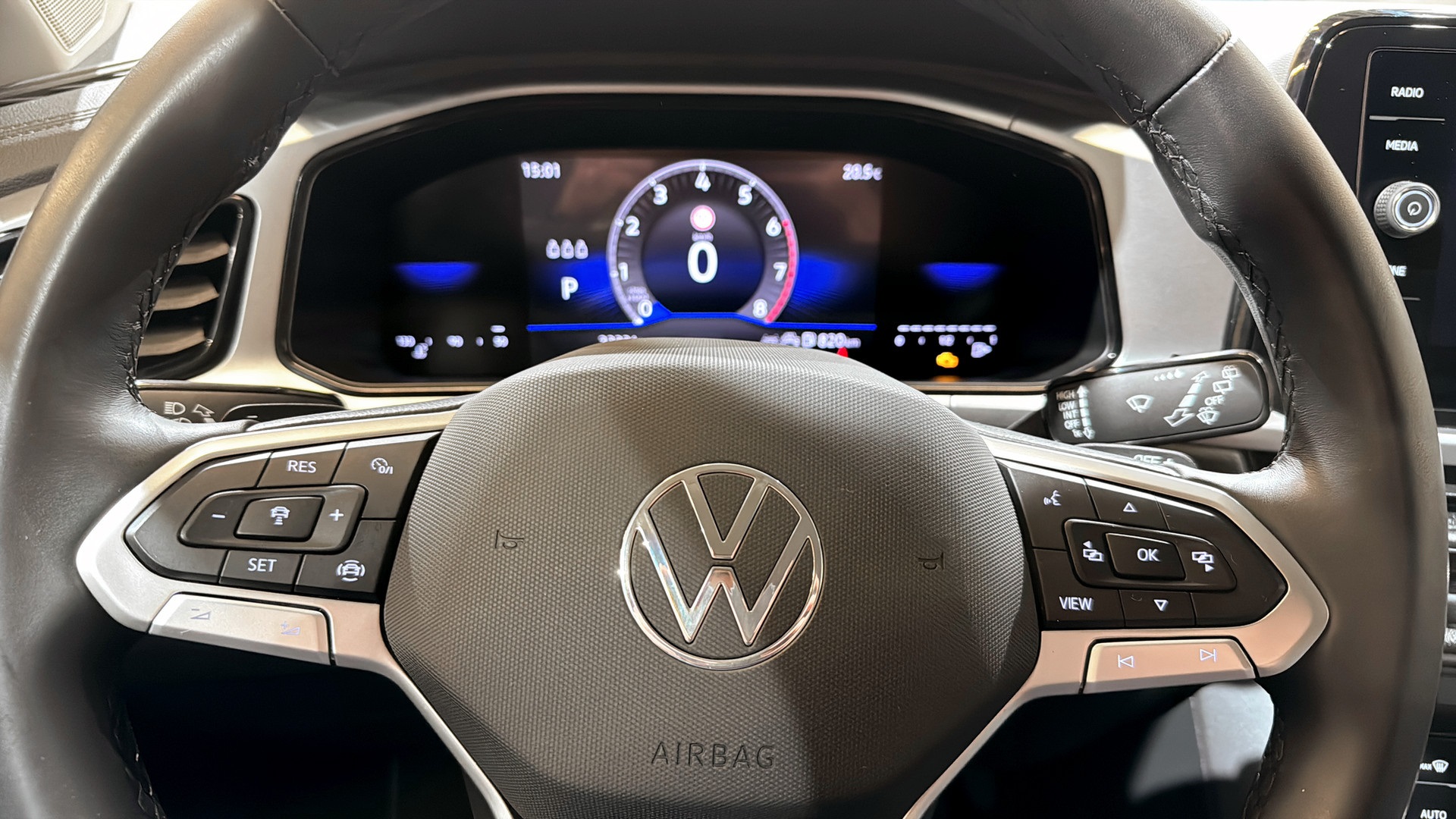 Volkswagen T-Roc EJJ04G