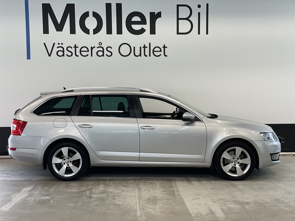 Skoda Octavia EJR787