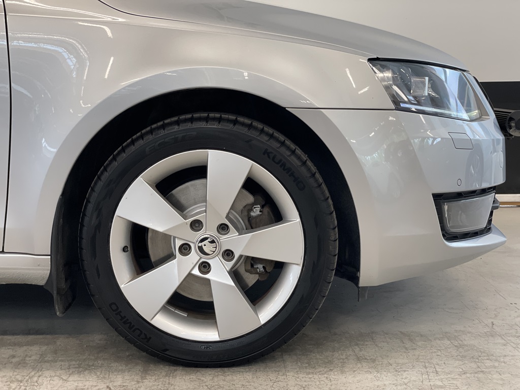 Skoda Octavia EJR787