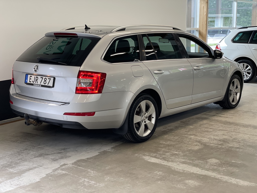 Skoda Octavia EJR787
