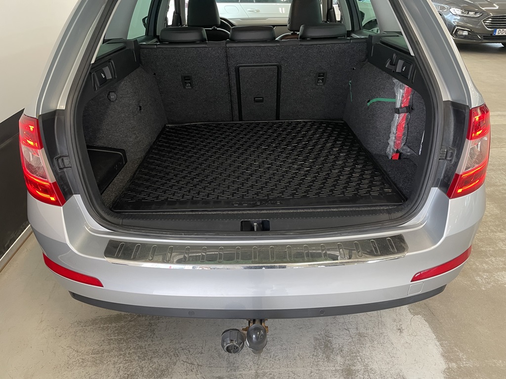 Skoda Octavia EJR787