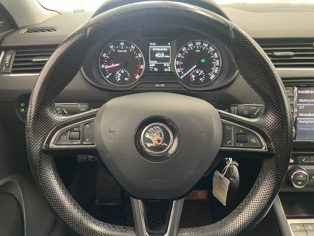 Skoda Octavia EJR787