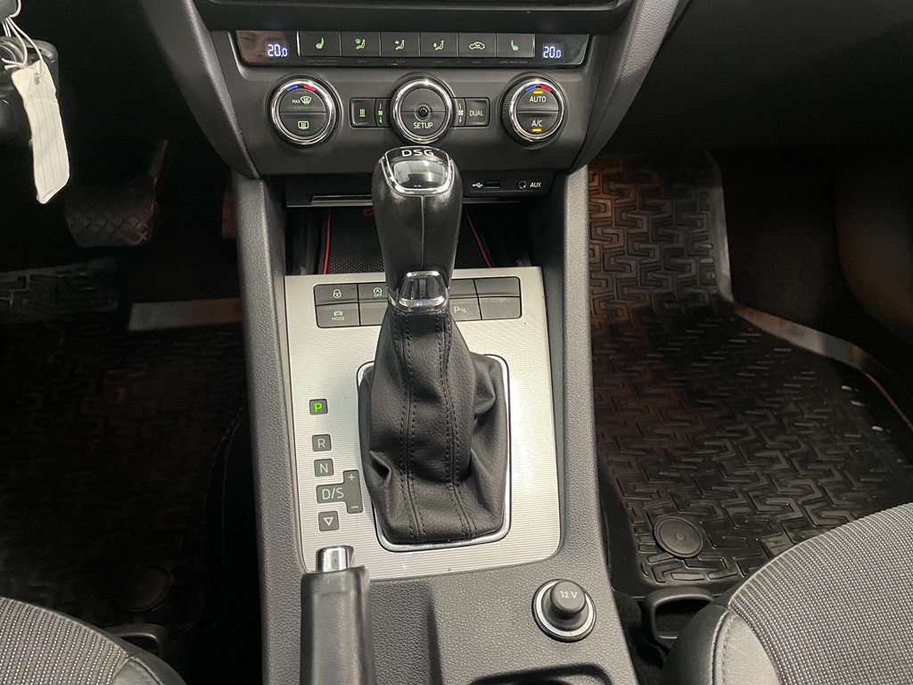 Skoda Octavia EJR787