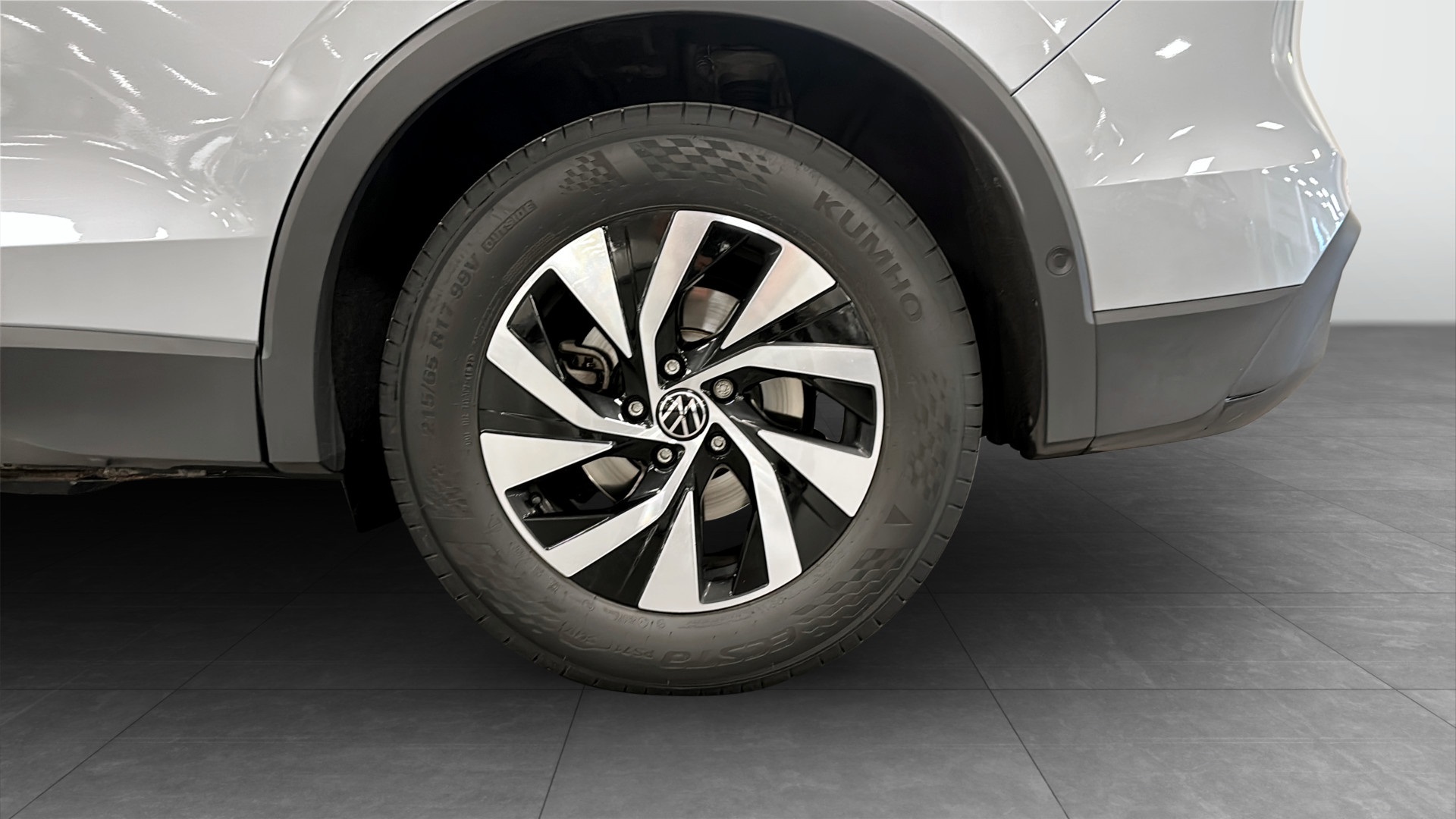 Volkswagen Tiguan EKH46H