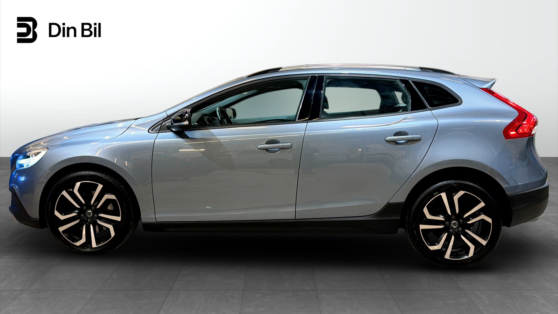 Volvo V40 ELG475