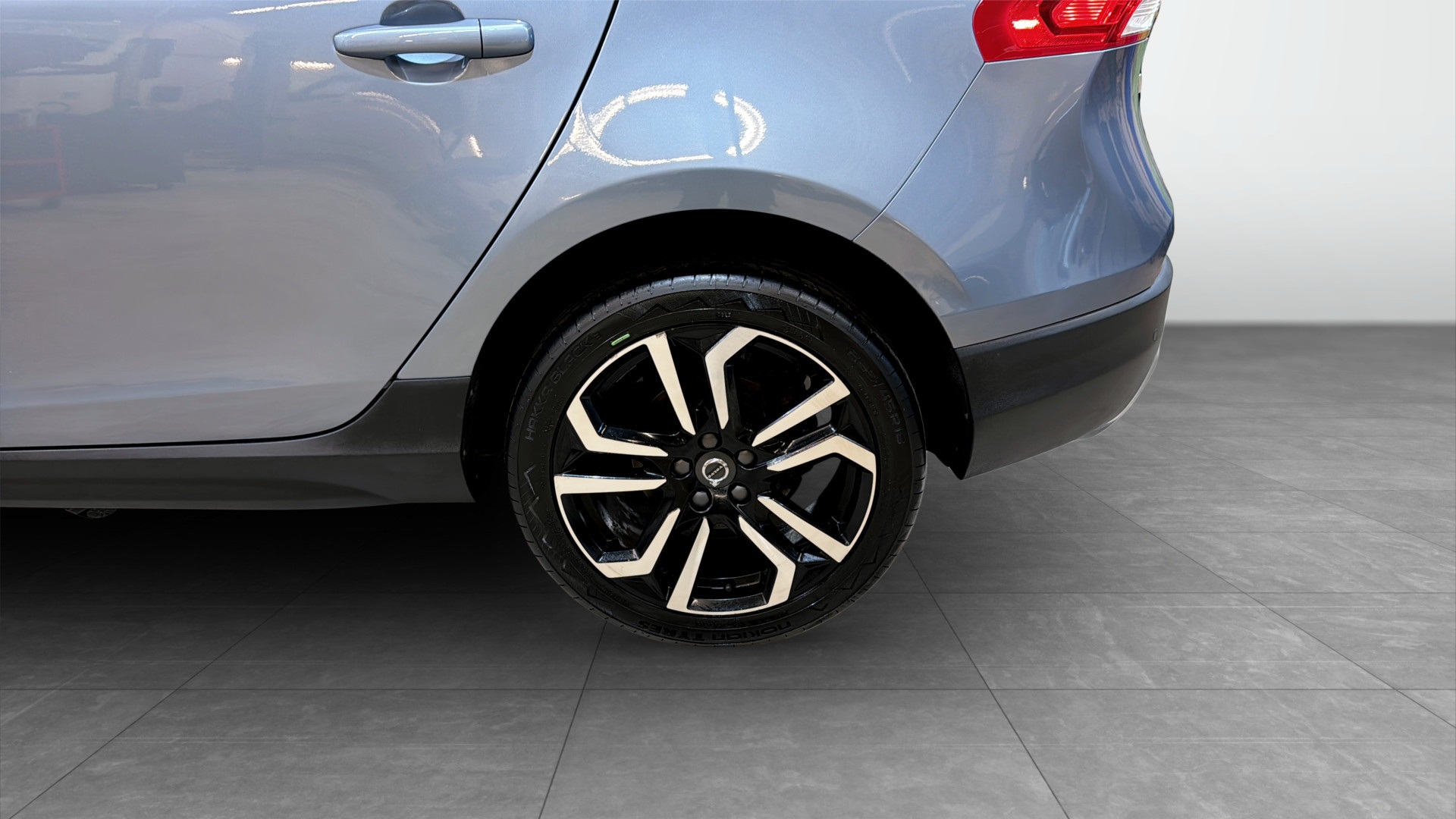Volvo V40 ELG475