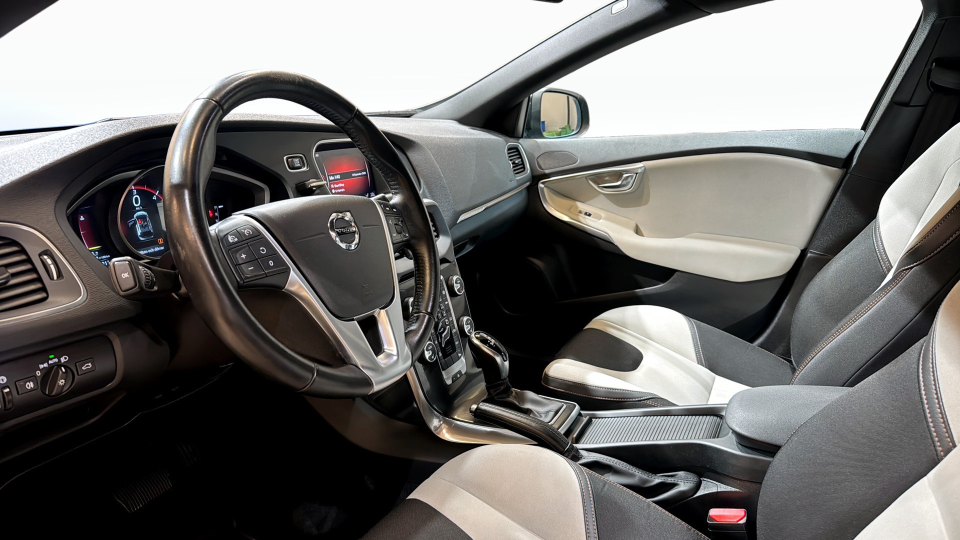 Volvo V40 ELG475