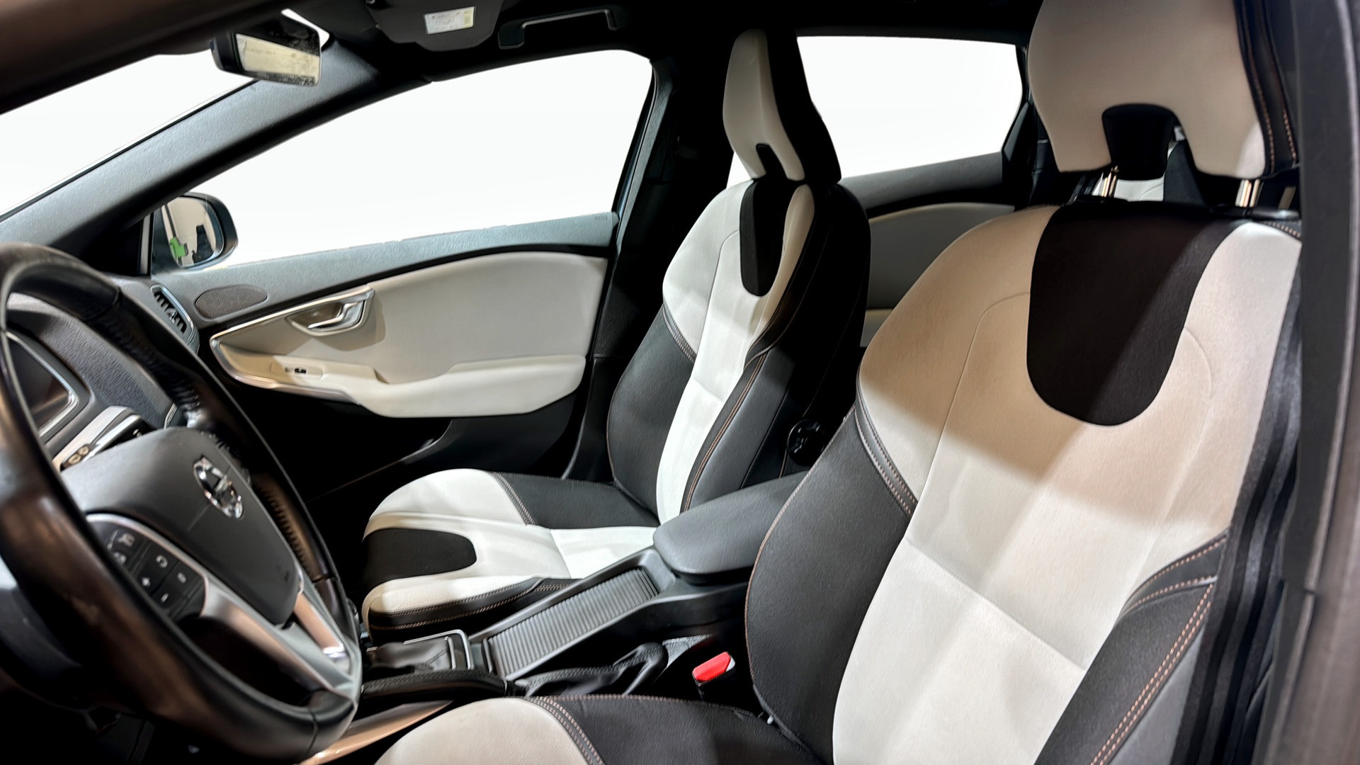 Volvo V40 ELG475