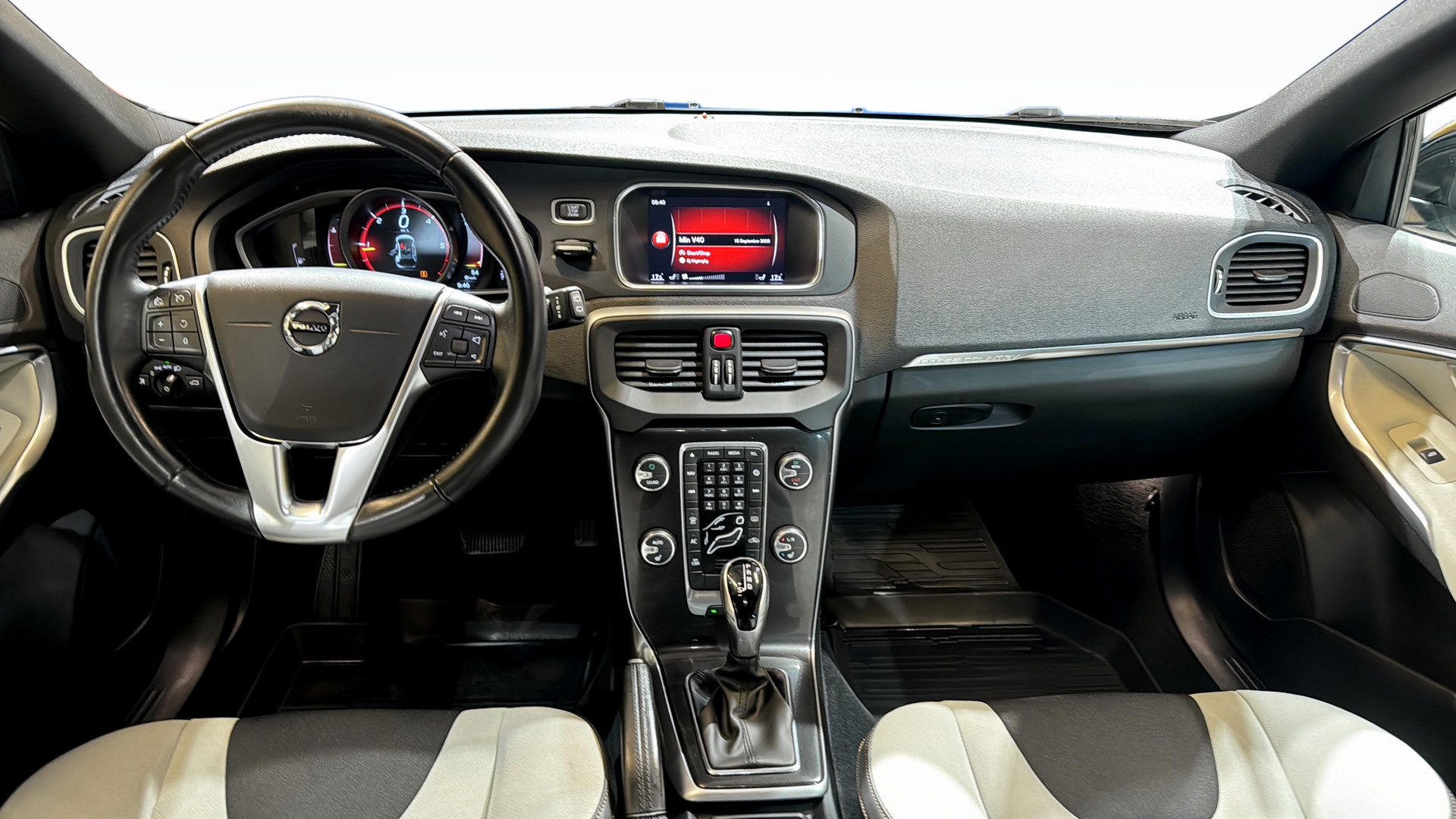Volvo V40 ELG475