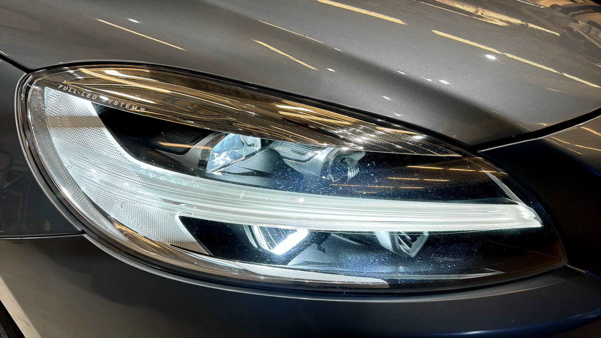 Volvo V40 ELG475