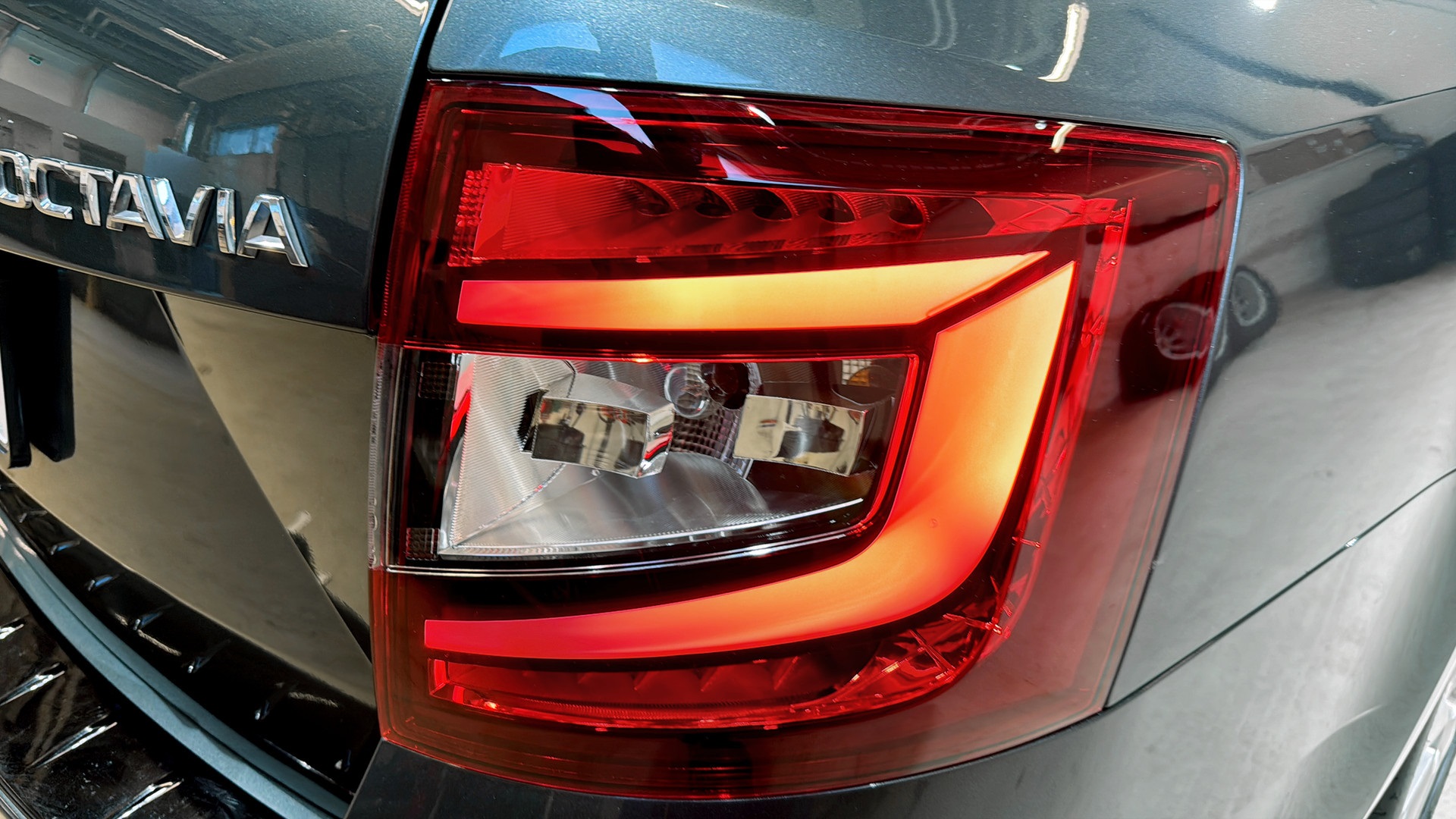 Skoda Octavia Combi EMD05F