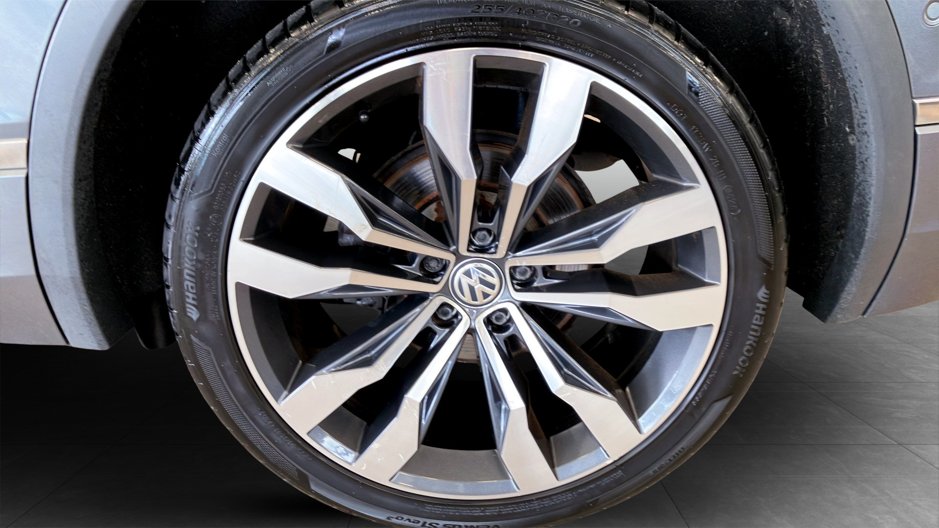 Volkswagen Tiguan EMF75N