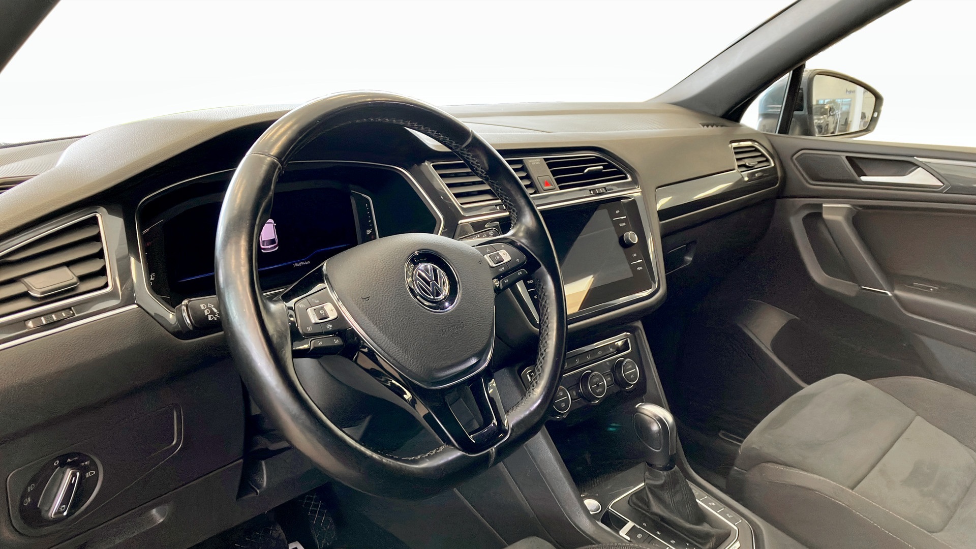 Volkswagen Tiguan EMF75N
