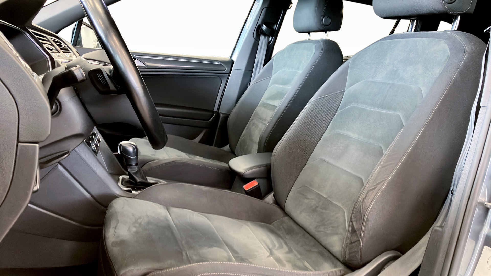 Volkswagen Tiguan EMF75N