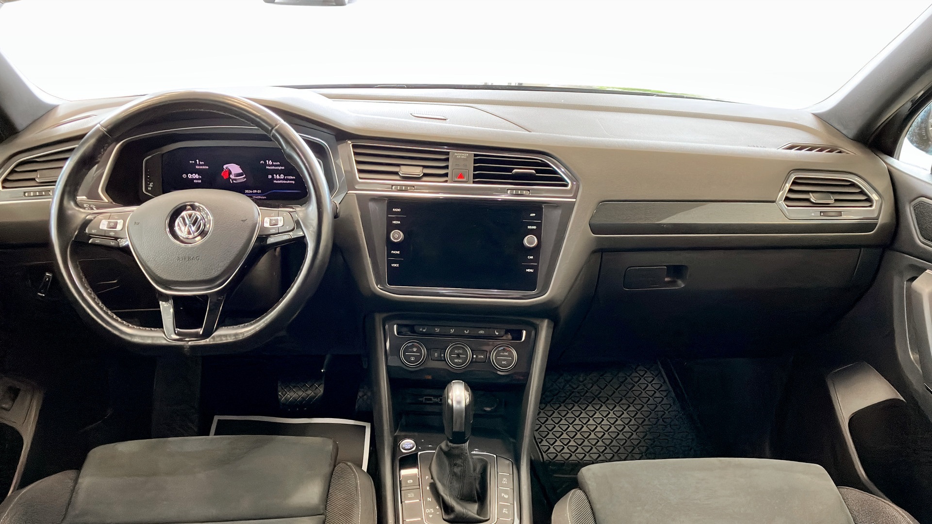 Volkswagen Tiguan EMF75N