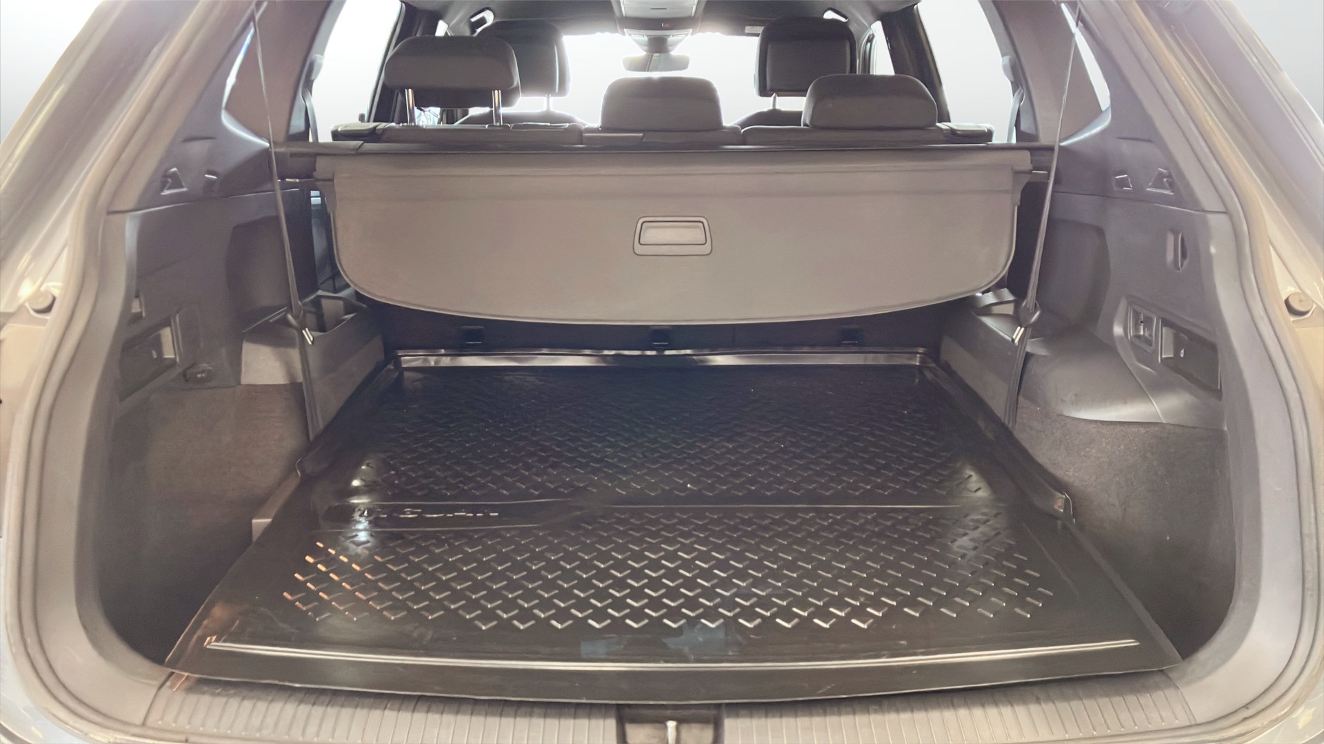 Volkswagen Tiguan EMF75N