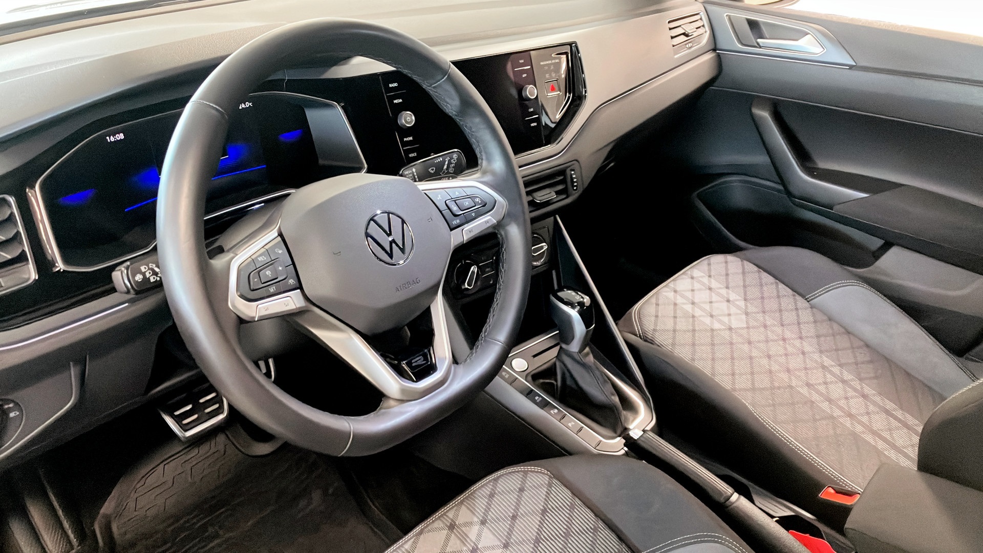 Volkswagen Taigo EMH24W