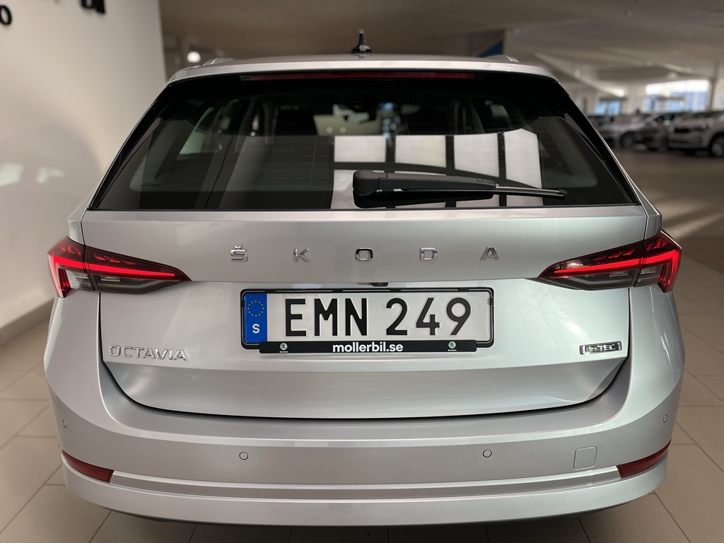 Skoda Octavia Combi EMN249