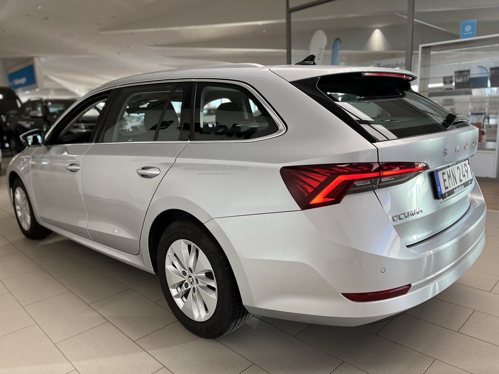 Skoda Octavia Combi EMN249