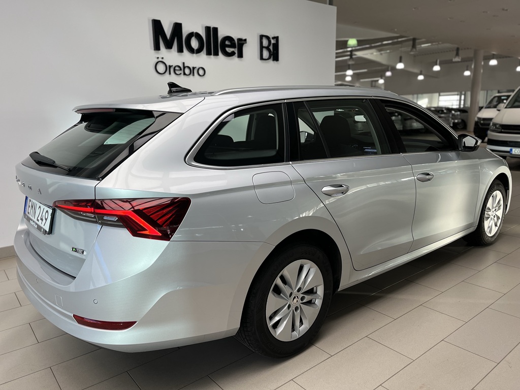 Skoda Octavia Combi EMN249