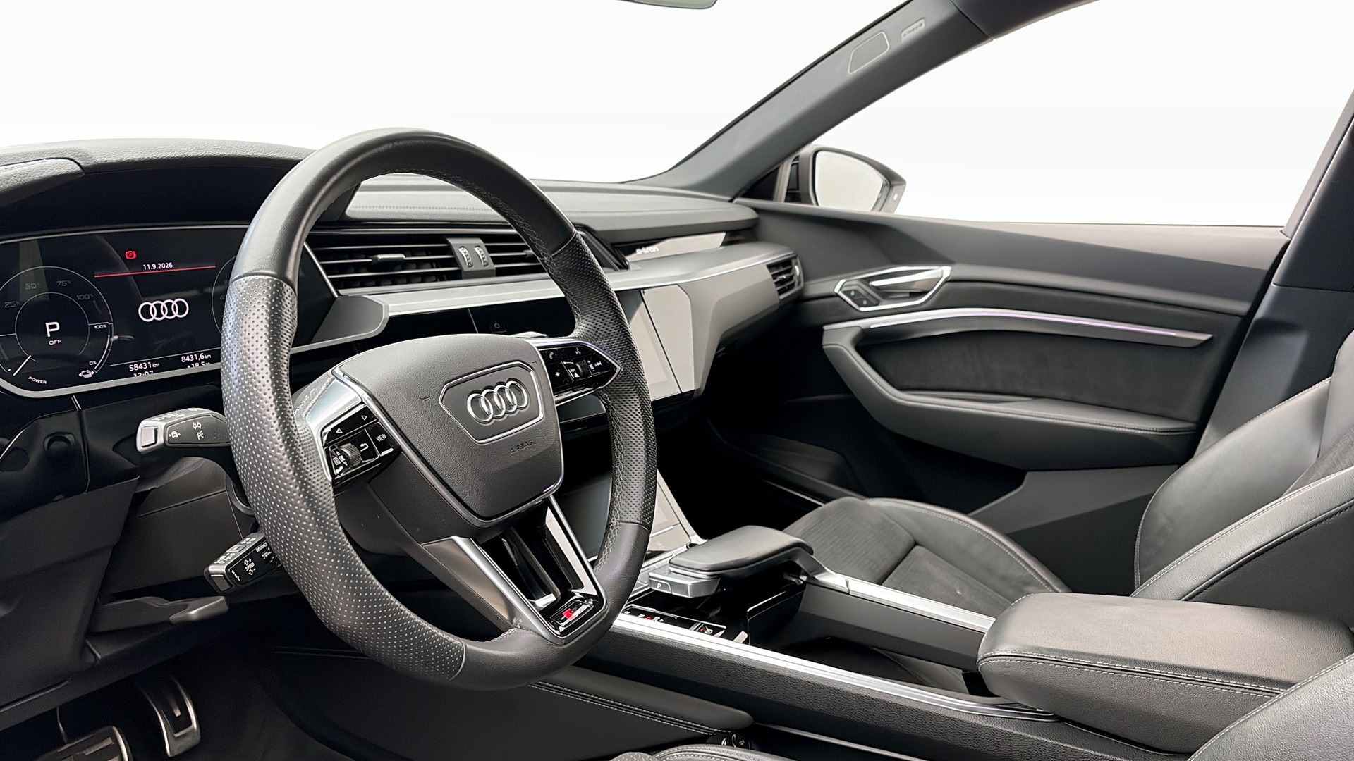Audi Q8 e-tron EMT61J