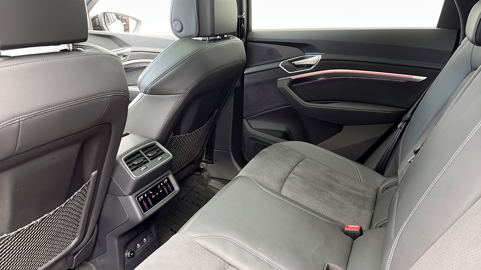 Audi Q8 e-tron EMT61J