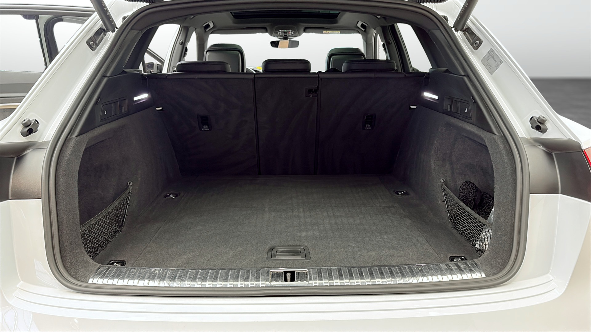 Audi Q8 e-tron EMT61J