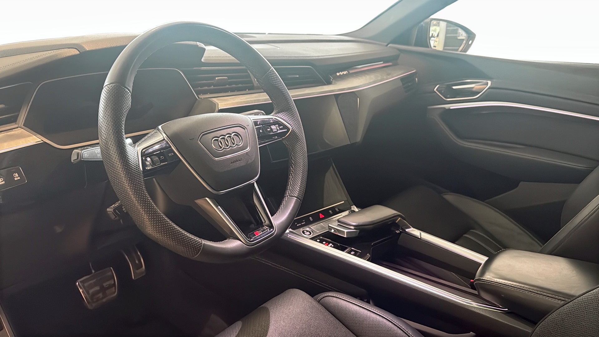 Audi Q8 ENL61Z