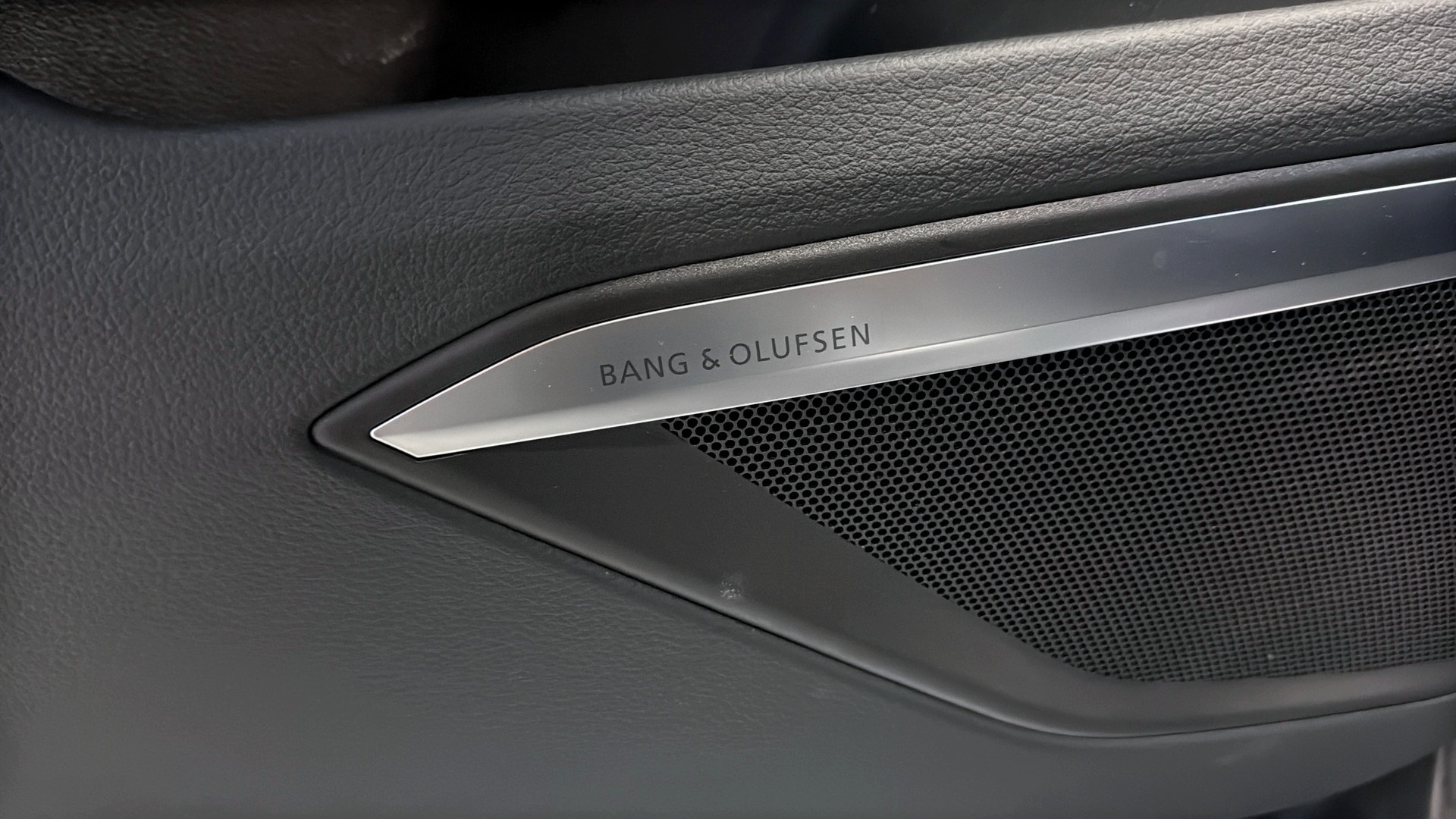 Audi Q8 ENL61Z