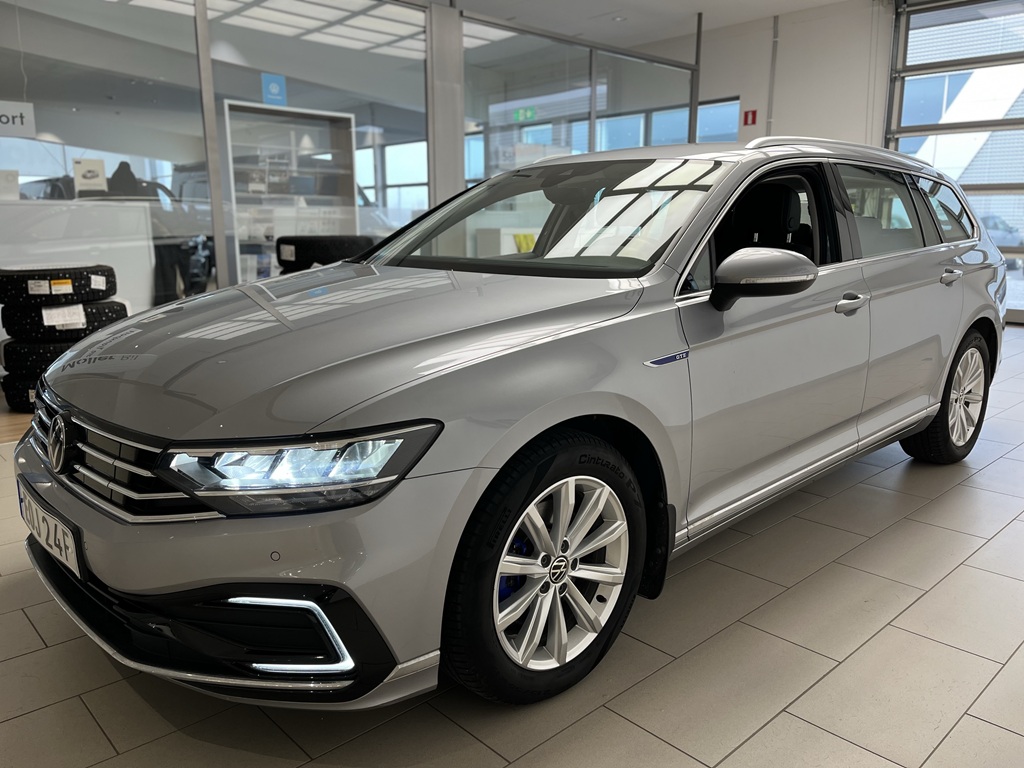 Volkswagen Passat EOJ24F