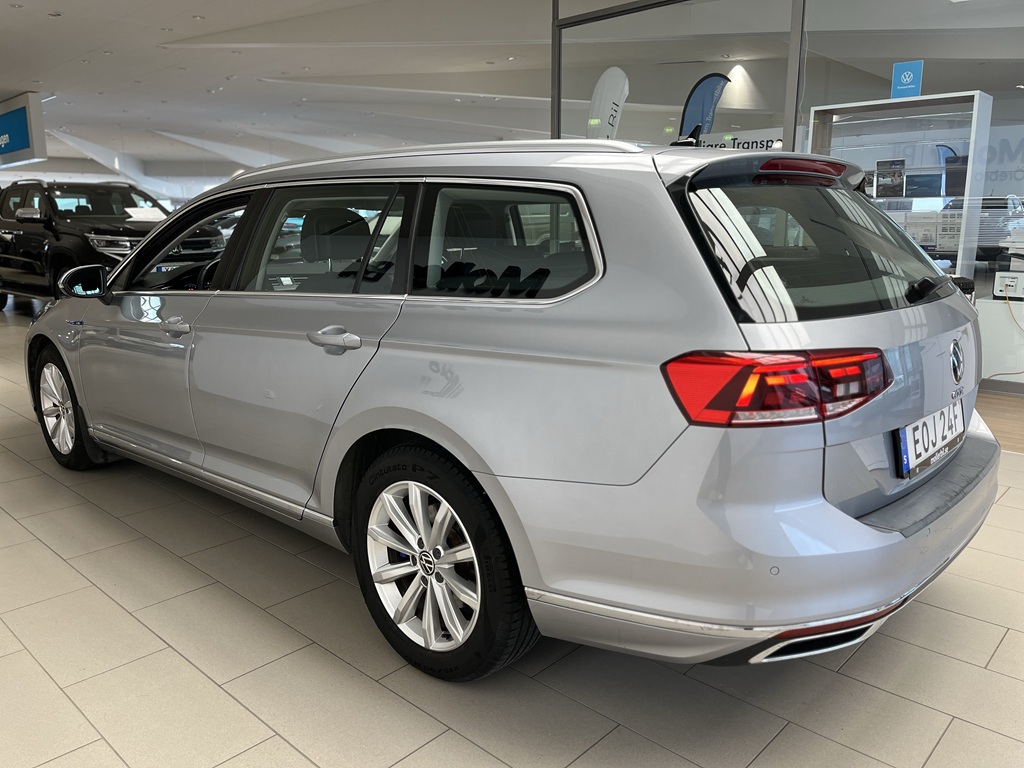 Volkswagen Passat EOJ24F