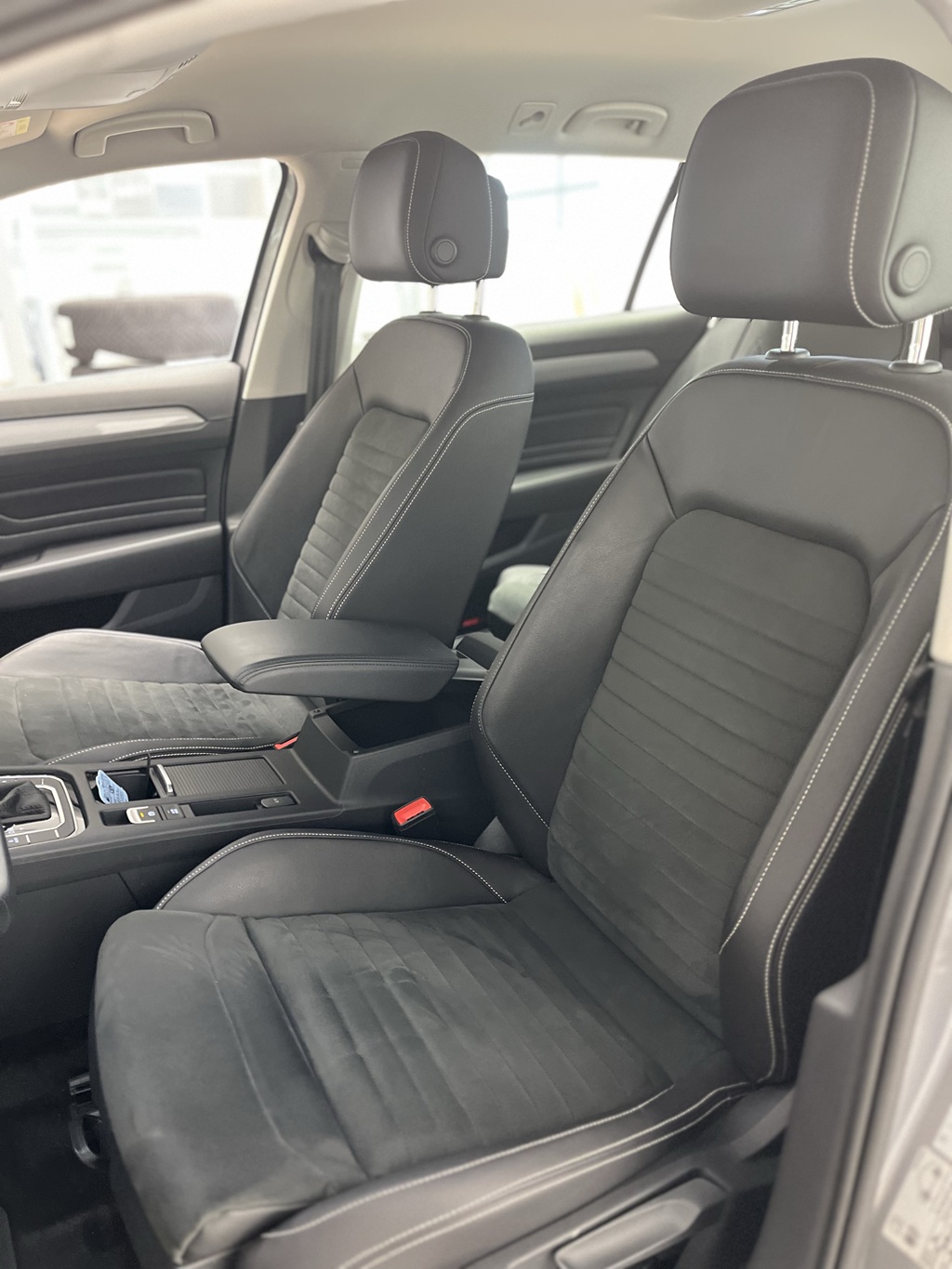Volkswagen Passat EOJ24F
