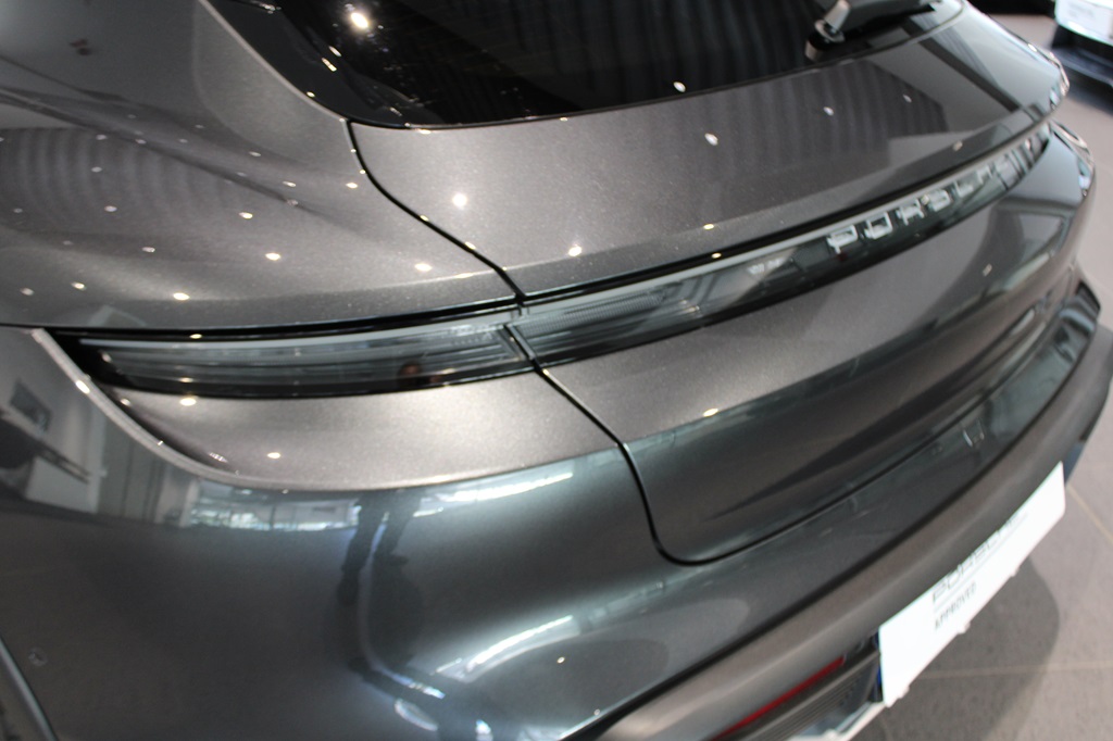 Porsche Taycan EOR08A