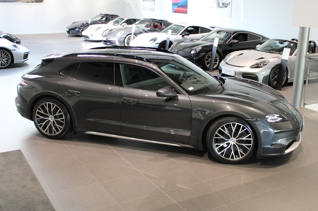 Porsche Taycan EOR08A