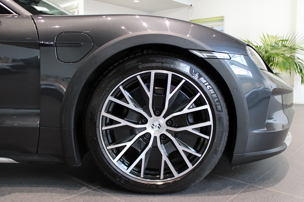 Porsche Taycan EOR08A