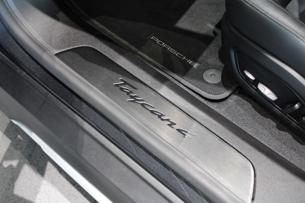 Porsche Taycan EOR08A