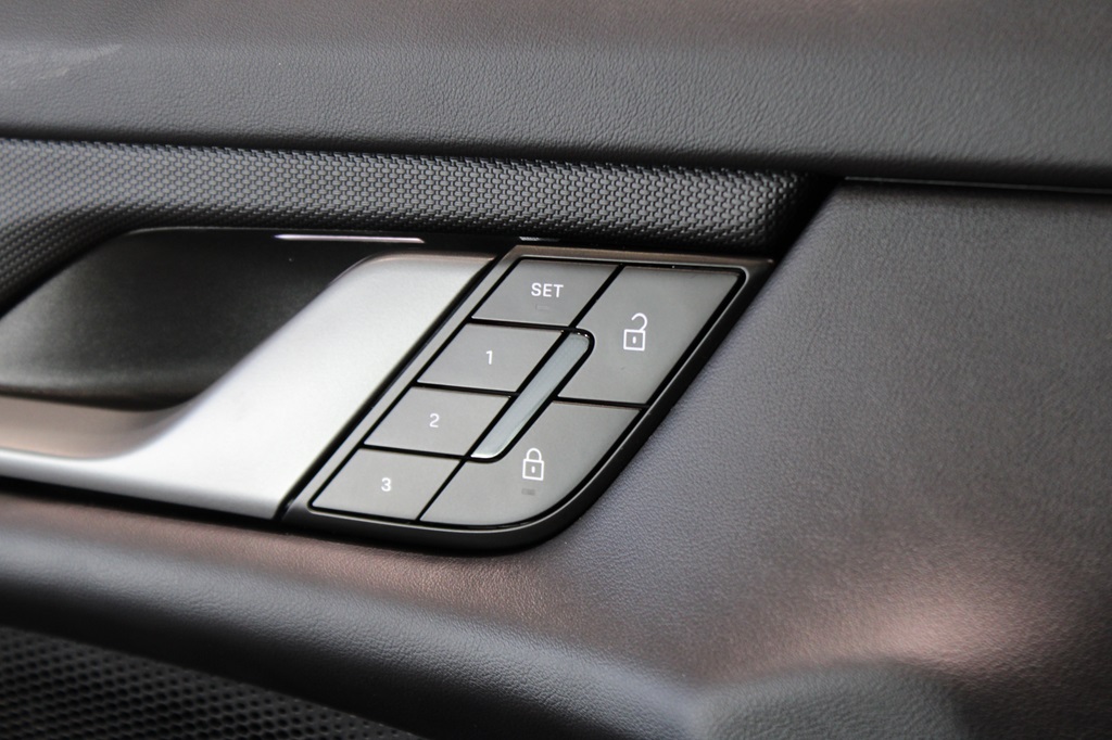 Porsche Taycan EOR08A