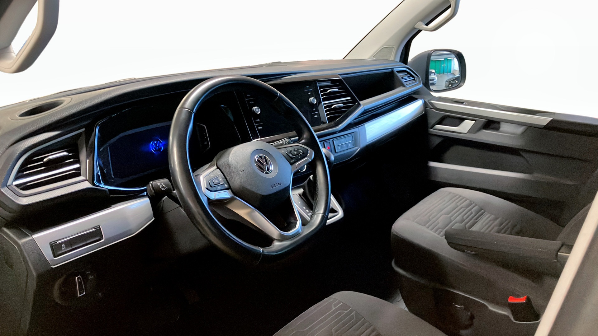 Volkswagen Multivan EUB24R