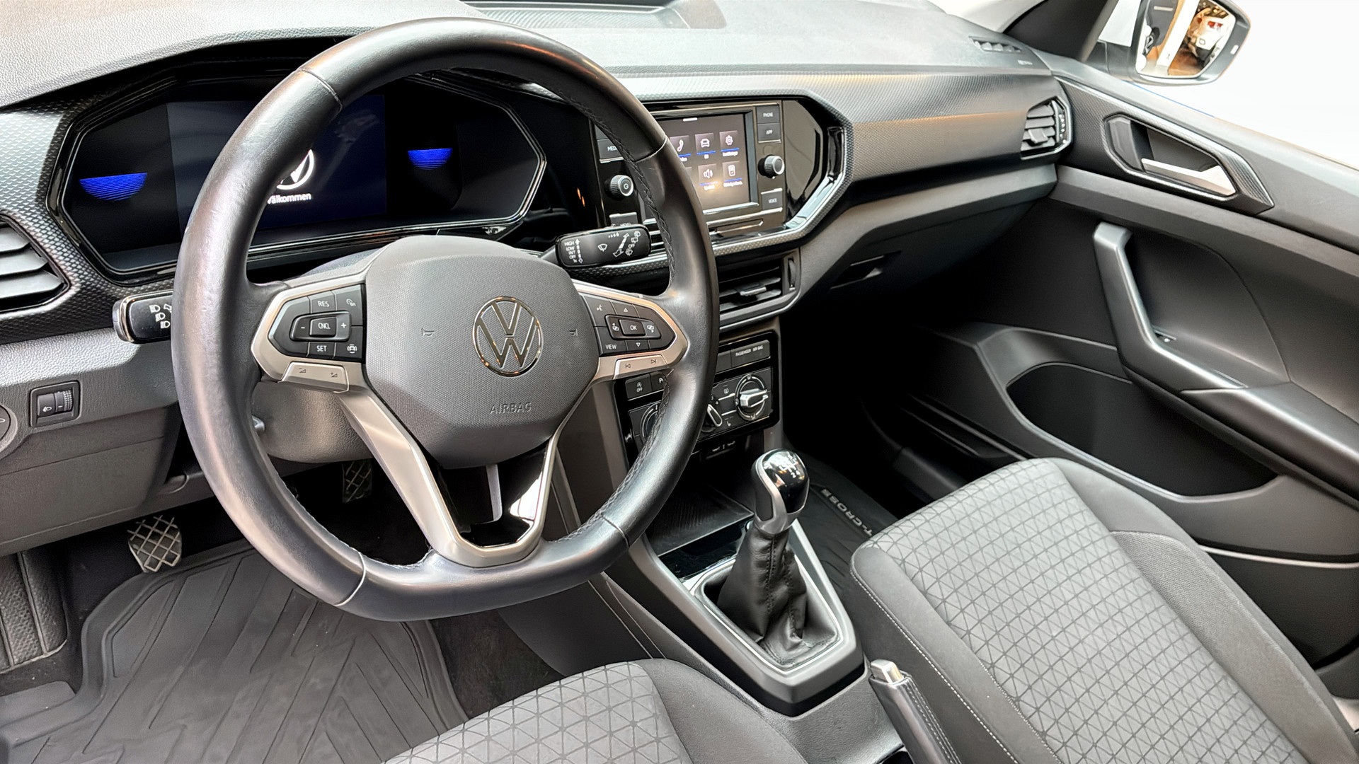 Volkswagen T-Cross EWH25B