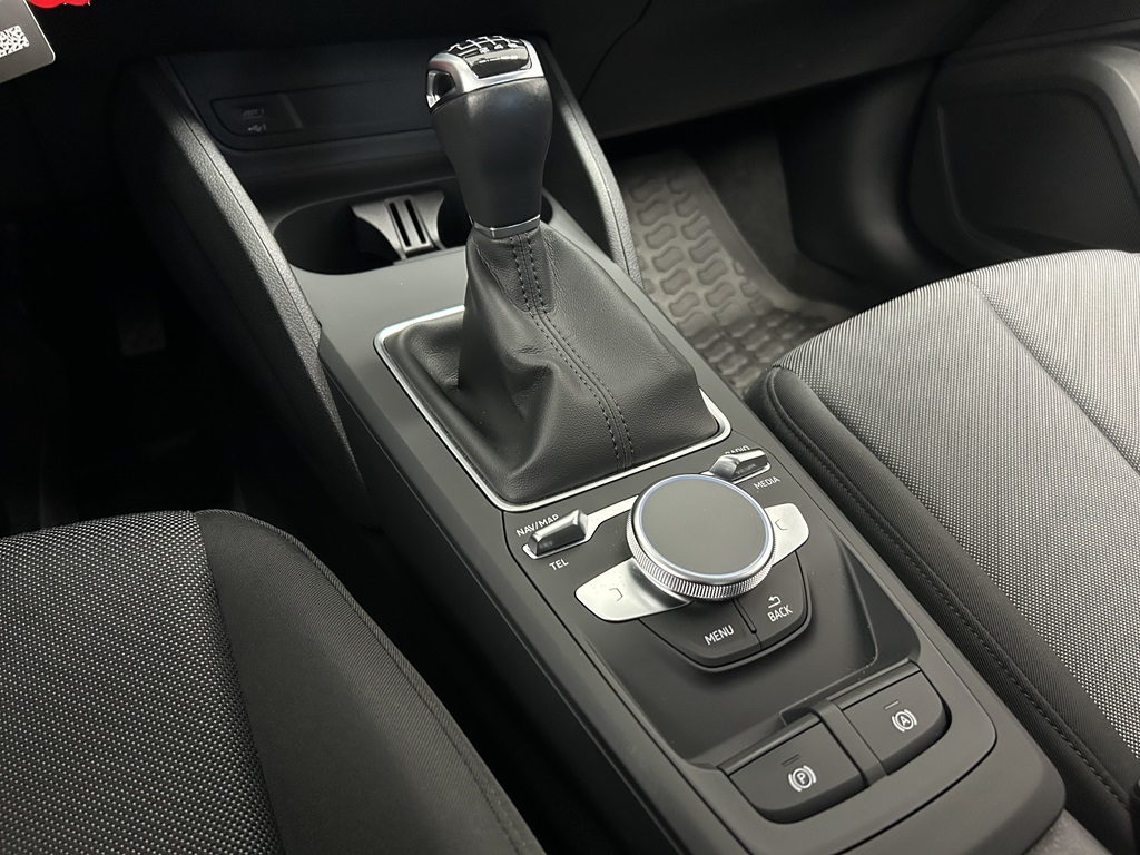 Audi Q2 EWO933
