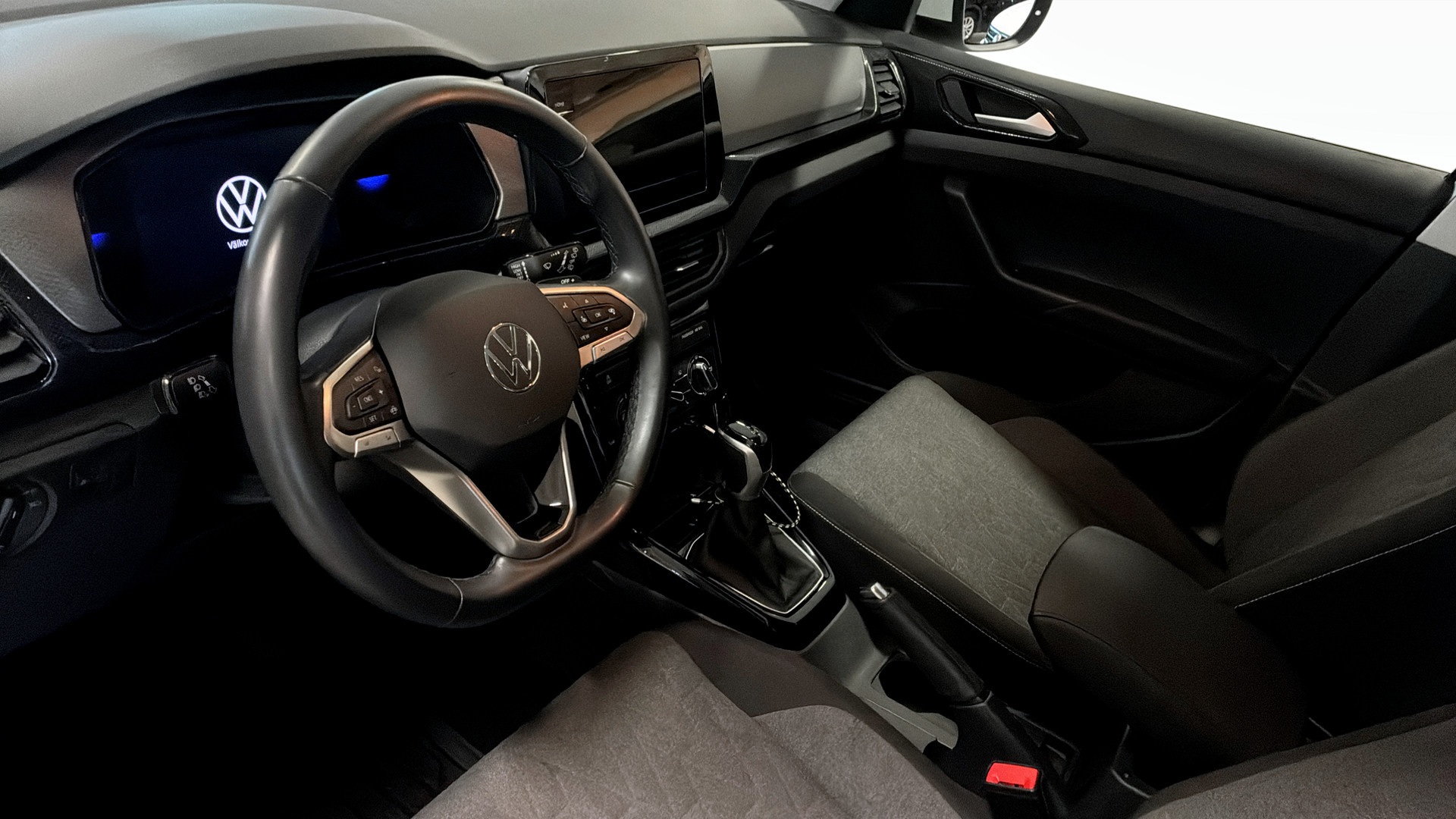 Volkswagen T-Cross EXM61H