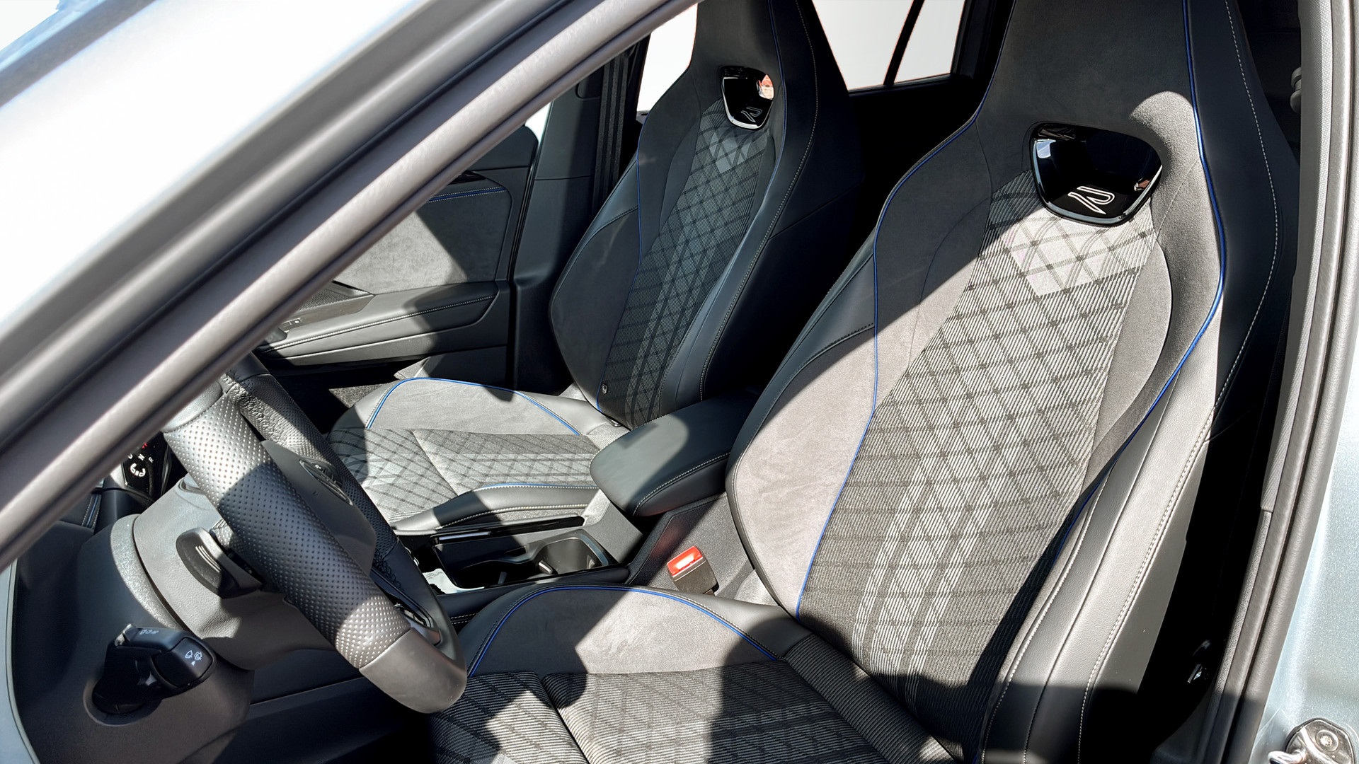 Volkswagen Tayron EYG46J