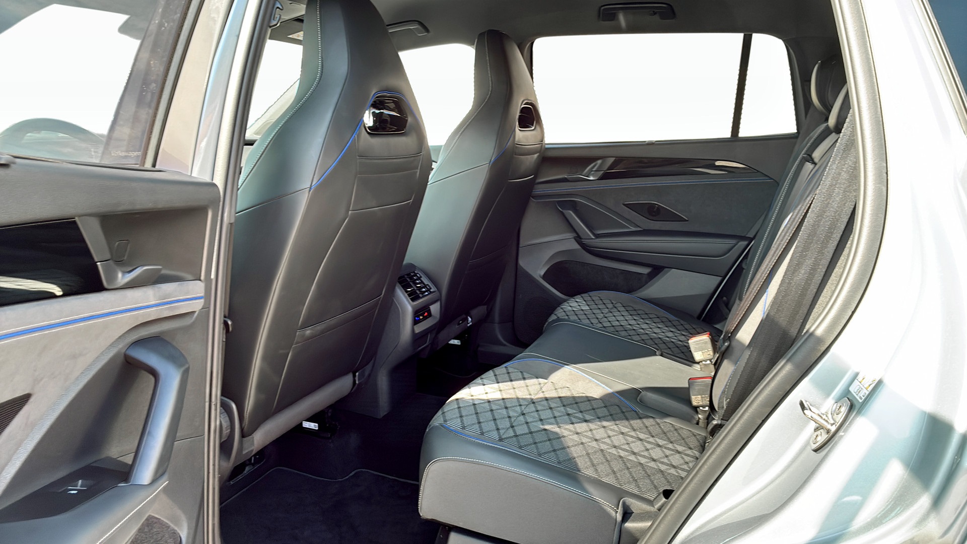 Volkswagen Tayron EYG46J